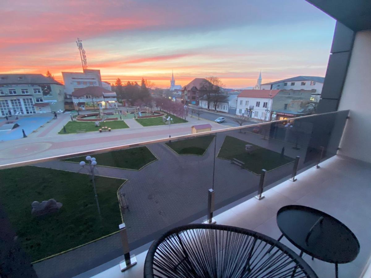 Готель Тячів Exterior photo