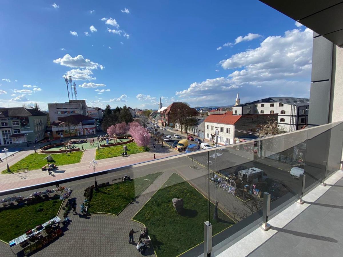 Готель Тячів Exterior photo