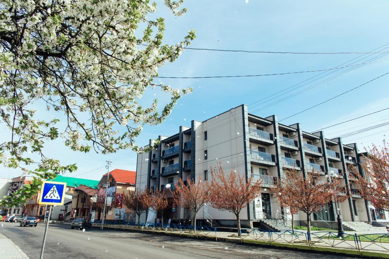 Готель Тячів Exterior photo