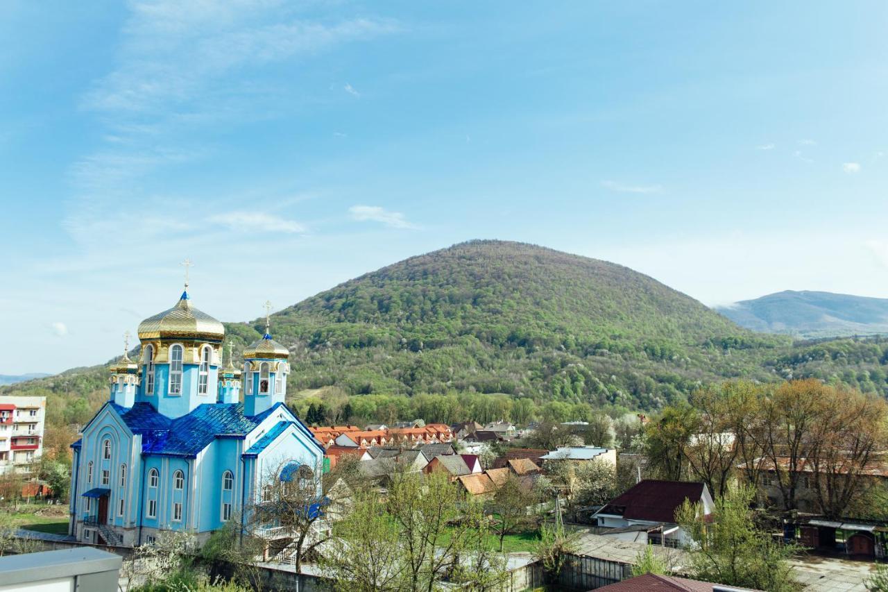 Готель Тячів Exterior photo