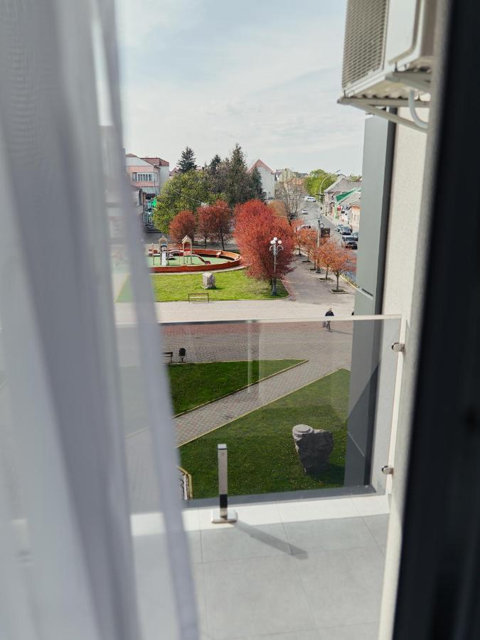 Готель Тячів Exterior photo